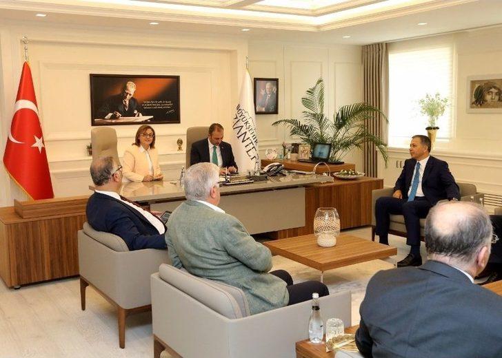 Adalet Bakanı Gül’den Şahin’e Ziyaret G3