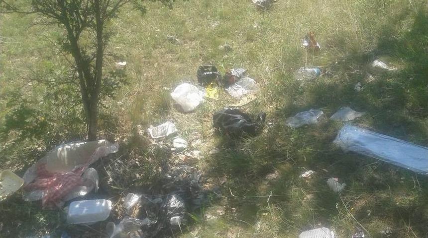 Piknik Alanını &Ccedil;&ouml;pl&uuml;ğe &Ccedil;evirdiler