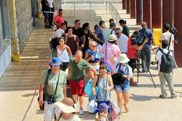 Kos Adası’ndan Tahliyeler Devam Ediyor