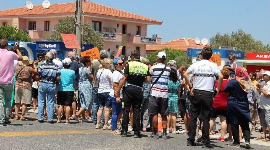 Kazalara Dikkat &Ccedil;ekmek İ&ccedil;in Yolu Kapattılar