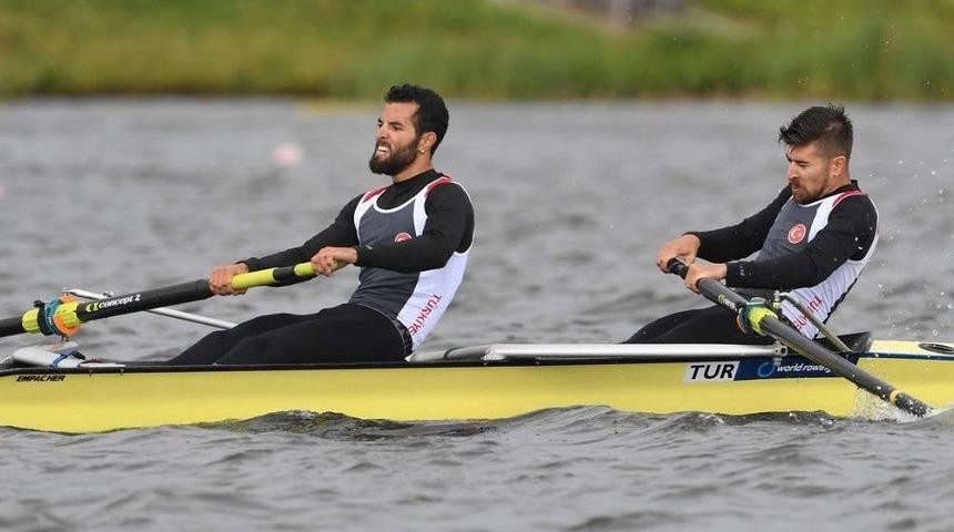 Fatih &Uuml;nsal Ve Mert Kaan Kartal, D&uuml;nya K&uuml;rek Şampiyonası&rsquo;nda G&uuml;m&uuml;ş Madalya Kazandı