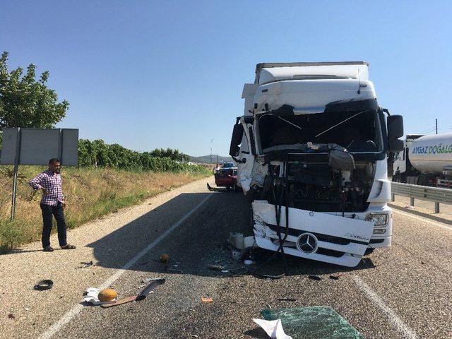 Manisa&rsquo;da Zincirleme Trafik Kazası: 4 Yaralı 1