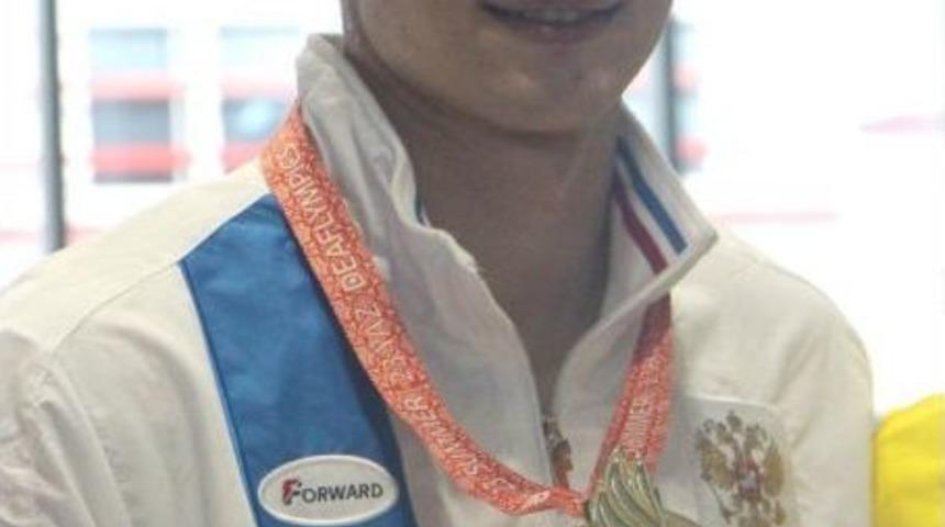 Rus Y&uuml;z&uuml;c&uuml; Olimpiyat Rekoru Kırdı