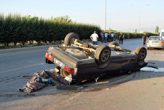 Otomobil Takla Attı: 2 Yaralı 1