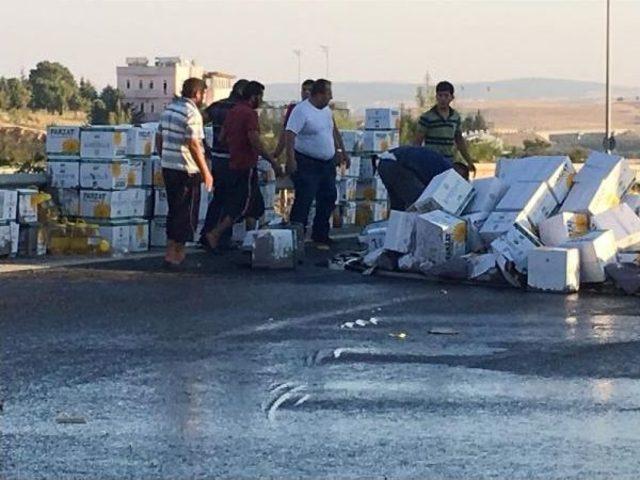 Gaziantep te Tır daki Sıvı Yağ Yola D&ouml;k&uuml;ld&uuml; 2