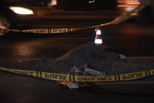 İzmir'de Otomobilin Çarptığı Genç Öldü