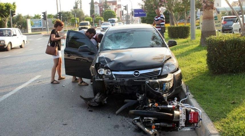 Antalya&rsquo;da Otomobil Motosiklete &Ccedil;arptı: 1 Yaralı