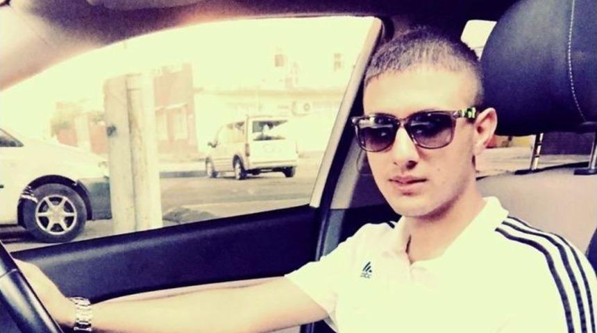 Bı&ccedil;aklandıktan Sonra Hastaneye Y&uuml;r&uuml;yerek Giren Gen&ccedil; &Ouml;ld&uuml;