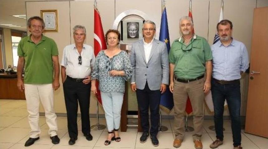 Karşıyaka'nın Basın &Ouml;zg&uuml;rl&uuml;ğ&uuml; &Ouml;d&uuml;l&uuml; G&ouml;kmen Ulu'ya