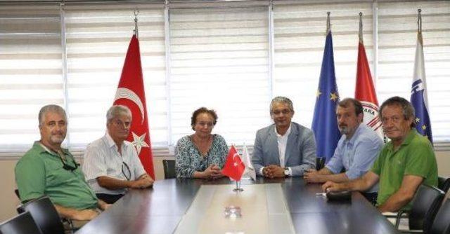 Karşıyaka nın Basın &Ouml;zg&uuml;rl&uuml;ğ&uuml; &Ouml;d&uuml;l&uuml; G&ouml;kmen Ulu ya 2