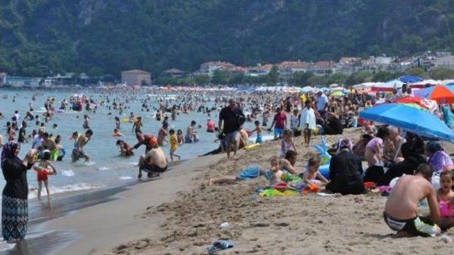 Plajda Kadınların Görüntüsünü Çektiği Iddiasıyla Gözaltına Alındı