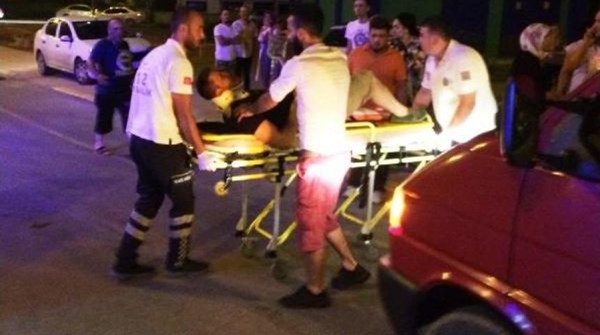 Otomobil &Ccedil;&ouml;p Kamyonuna &Ccedil;arptı: 2 Yaralı