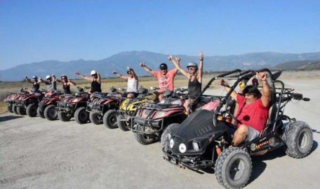 Turistler, Atv Safariyle Eğleniyor