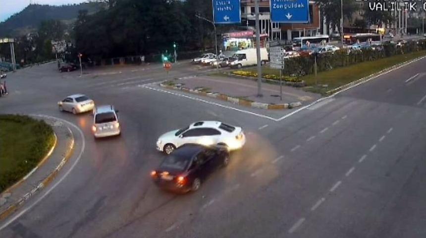 Karab&uuml;k&rsquo;te Trafik Kazaları Mobese Kamerasında