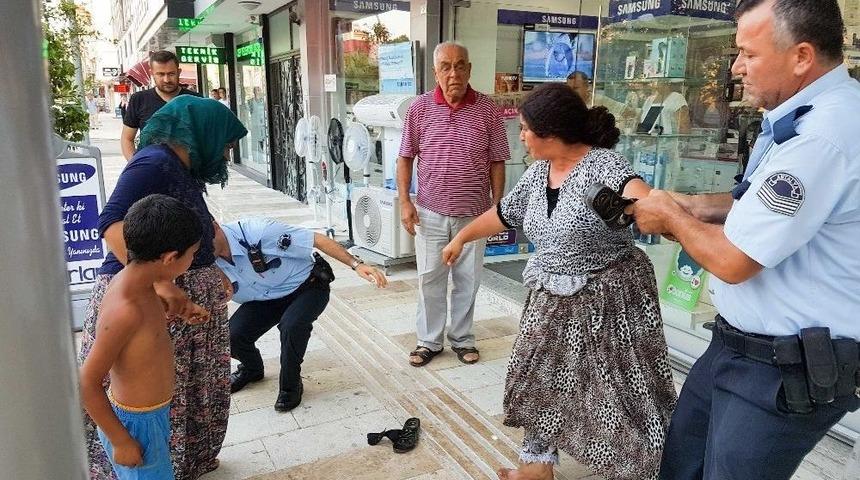 Manavgat&rsquo;ta Dilenci İki Kadın Ortalığı Birbirine Kattı