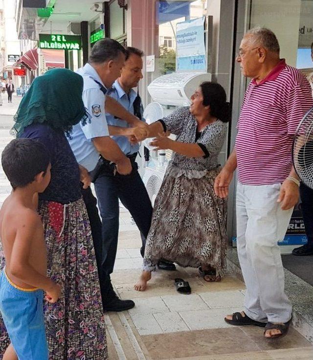 Manavgat’ta Dilenci İki Kadın Ortalığı Birbirine Kattı