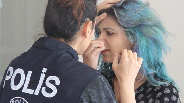 Burnundaki Piercing Sınavdan Ediyordu