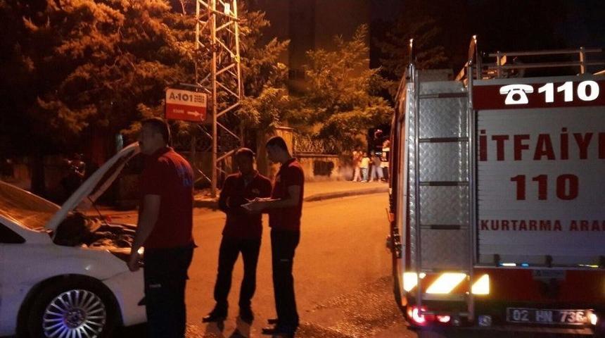 Minib&uuml;s İle Otomobil &Ccedil;arpıştı