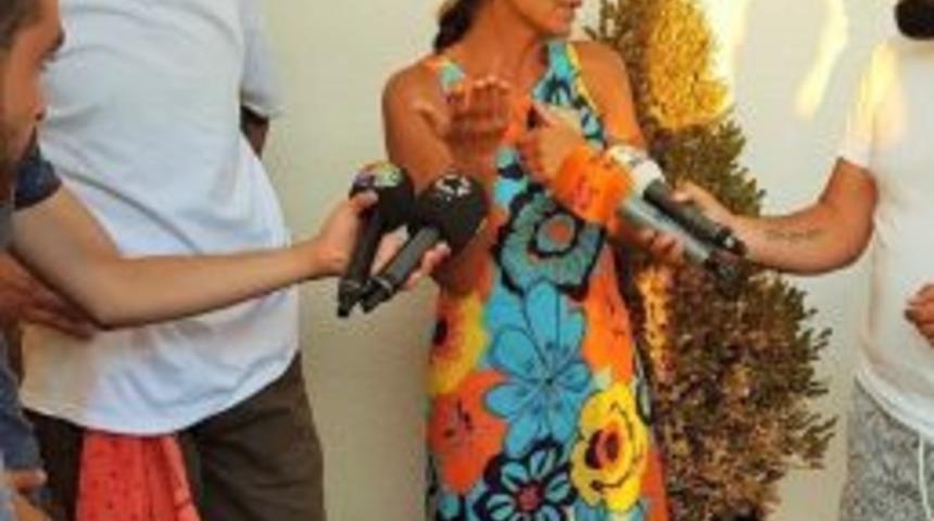 Doğum G&uuml;n&uuml;nde Depreme Yakalanan Derya Tuna O Anları Anlattı