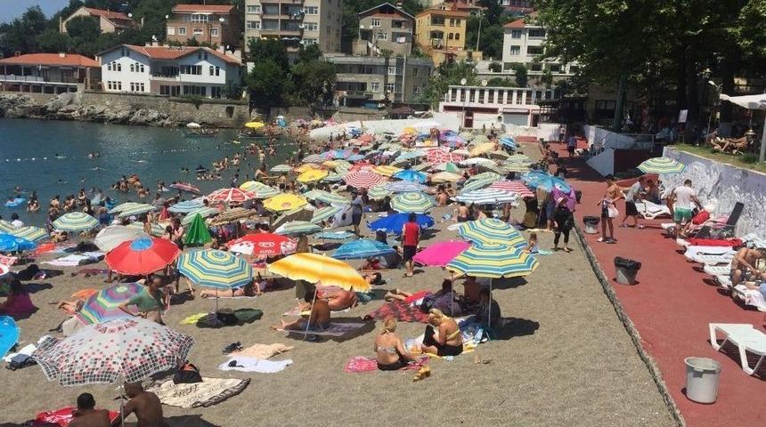 Hava Sıcaklığı 28 Dereceyi Ge&ccedil;ti, Plajlar Doldu Taştı