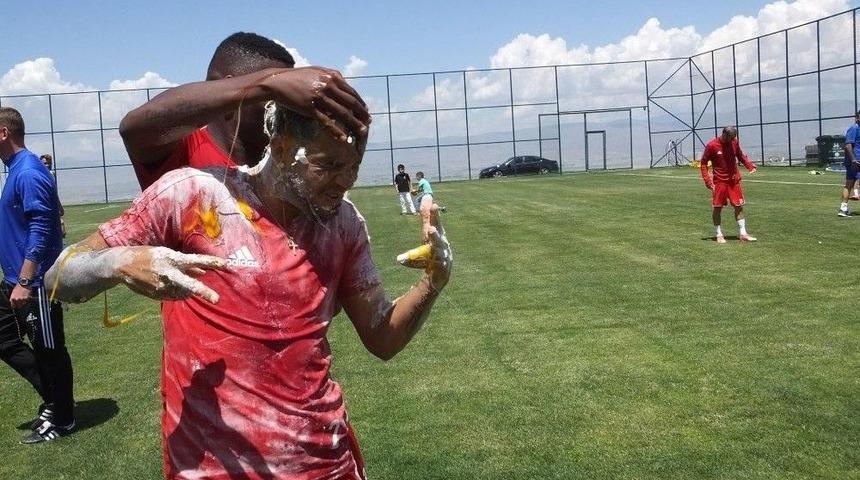 Tom&rsquo;a Brezilyalı Usul&uuml; Kutlama