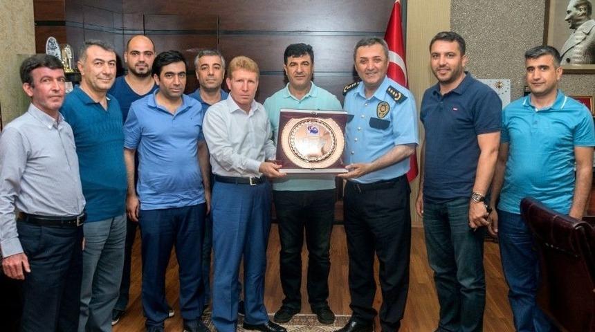 T&uuml;yik-der&rsquo;den 15 Temmuz Plaketi