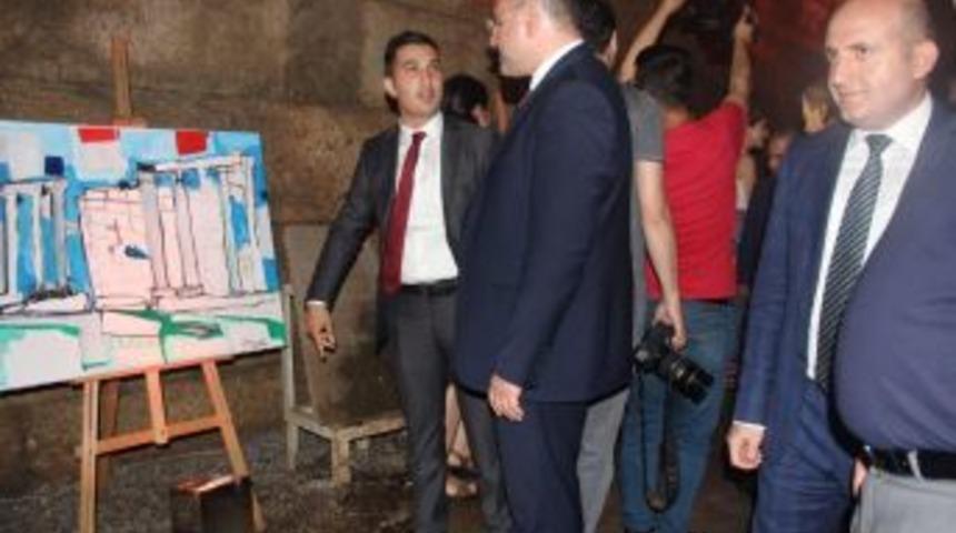 Aizonai&rsquo;yi Anlatan Tablo Sergisi A&ccedil;ıldı