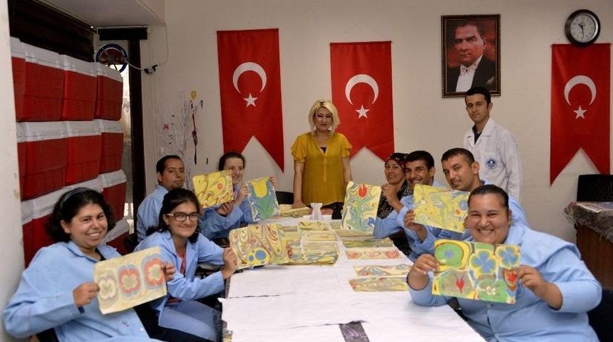 Engelli Bireyler Ebru Sanatı İle Tanıştı
