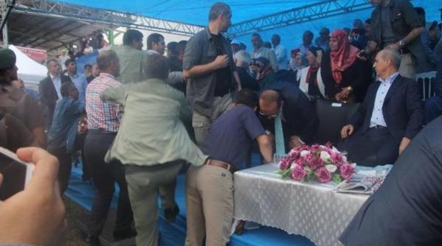 Bakan Kurtulmuş, Ordu'daki Şenlikte Protokolde &Ccedil;ıkan Kavganın Ortasında Kaldı