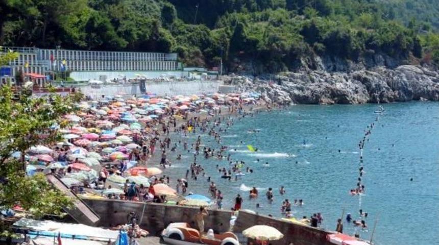 Zonguldak&rsquo;In Mavi Bayraklı Plajı Kapuz, Akdeniz Sahillerini Aratmadı