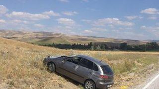 Otomobil Şarampole Uçtu: 2 Yaralı