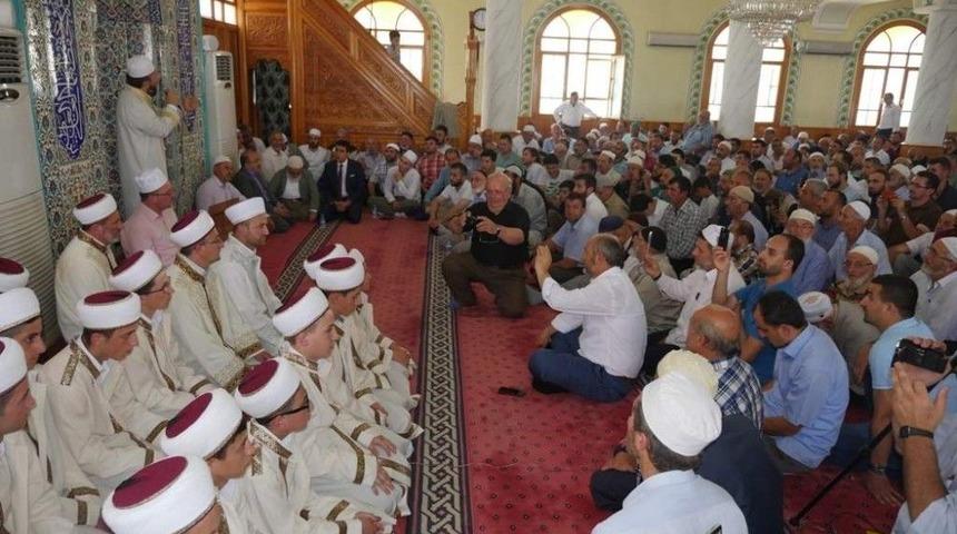 Hafızlık Eğitimini Tamamlayan &Ouml;ğrencilere Mezuniyet Belgeleri Verildi