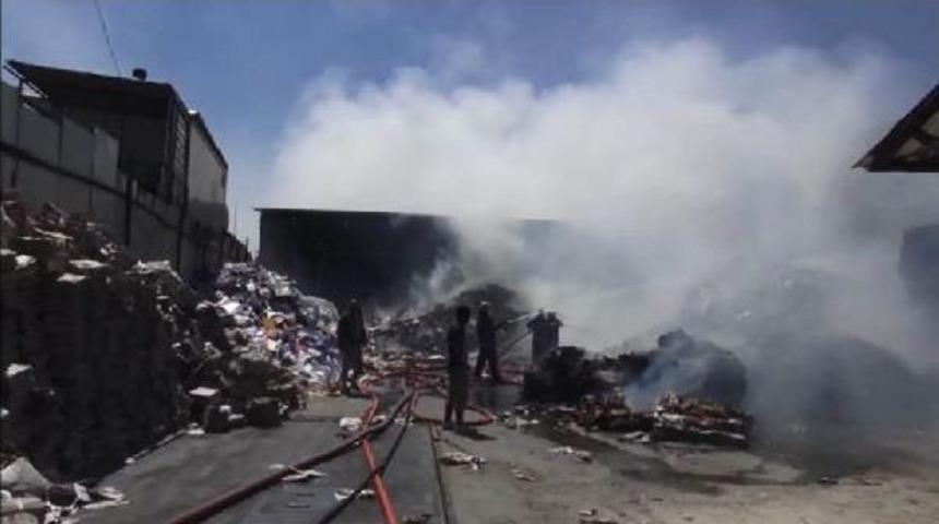 Ataşehir'de Kağıt Deposunda Yangın