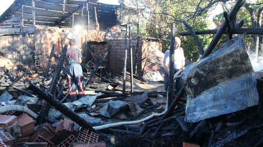 Elazığ&rsquo;da Odunluk Yangını