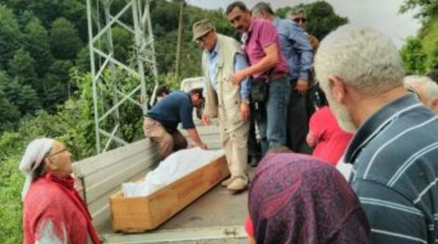 Arı Sokması Sonucu Bir Kişi &Ouml;ld&uuml;