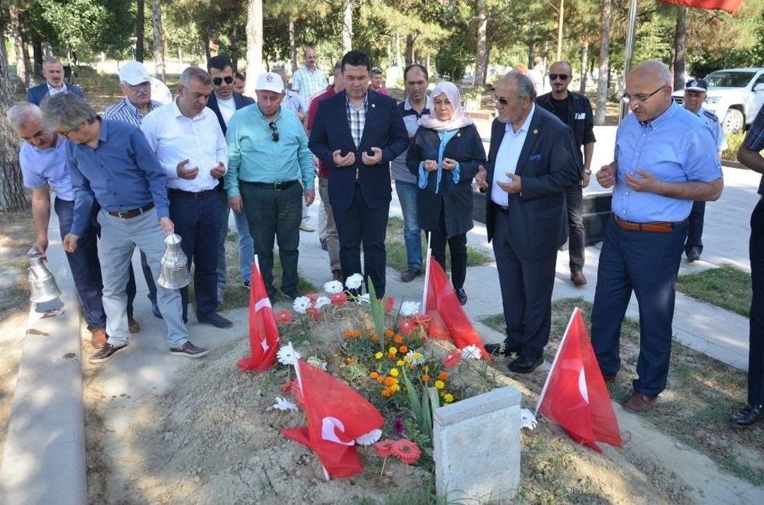 Ayb&uuml;ke &Ouml;ğretmen İ&ccedil;in Bir Araya Gelen Siyasiler Birlik Ve Beraberlik Mesajı Verdi