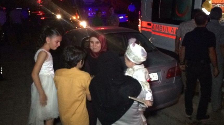 D&uuml;ğ&uuml;n Salonunda Elektrik Panosu Yandı, &Ccedil;ok Sayıda Kişi Hastanelik Oldu