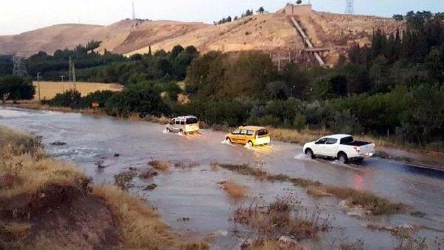 Nusaybin'de Içme Suyu Şebekesi Patladı, Yollar Su Altında Kaldı