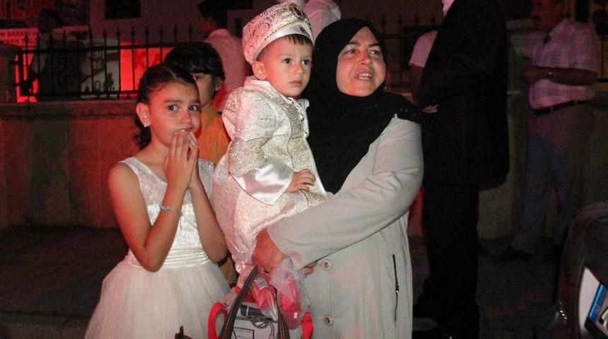 Sünneti Düğünü Sırasında Elektrik Panosu Yandı, 5 Kişi Dumandan Etkilendi