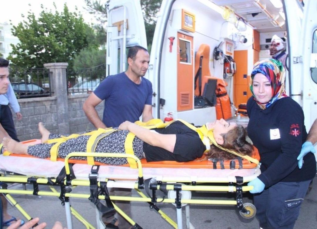 Adıyaman&rsquo;da İki Otomobil &Ccedil;arpıştı: 1 &Ouml;l&uuml;, 6 Yaralı