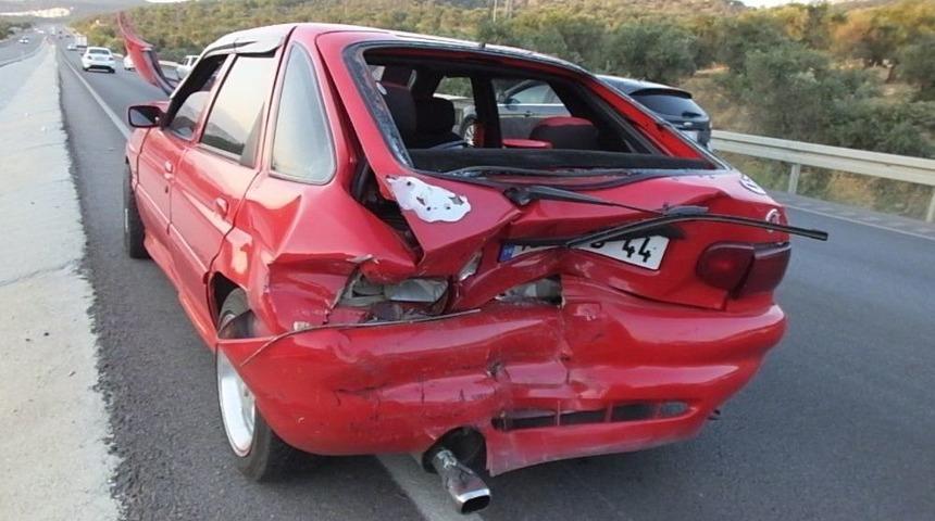 G&ouml;me&ccedil;&rsquo;te Biri Zincirleme İki Kazada 8 Kişi Yaralandı