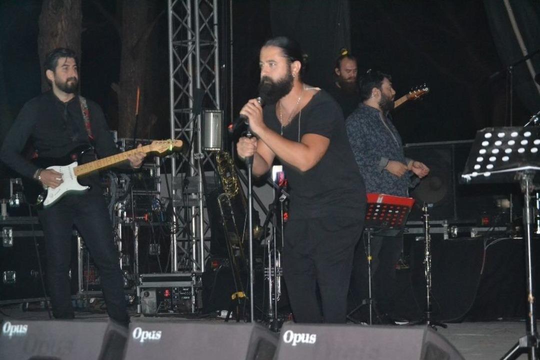 &Uuml;nl&uuml; Sanat&ccedil;ı Koray Avcı; &ldquo;kendimi Protesto Ettim Ve Sokaklarda &Ccedil;aldım&rdquo;