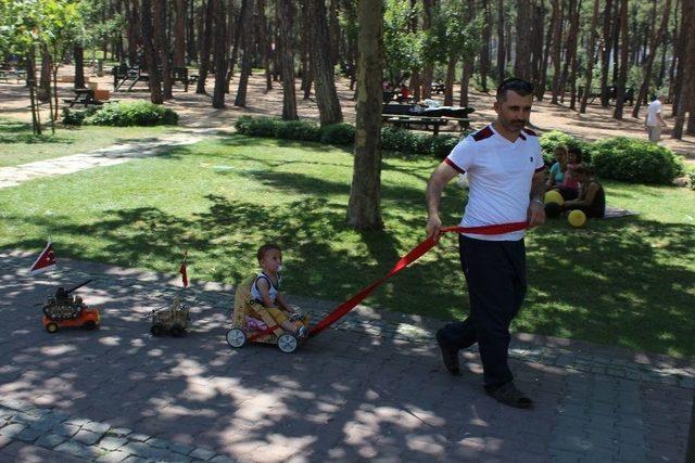 15 Temmuz Anısına &Ccedil;ocuğu İ&ccedil;in Oyuncak Yaptı 1