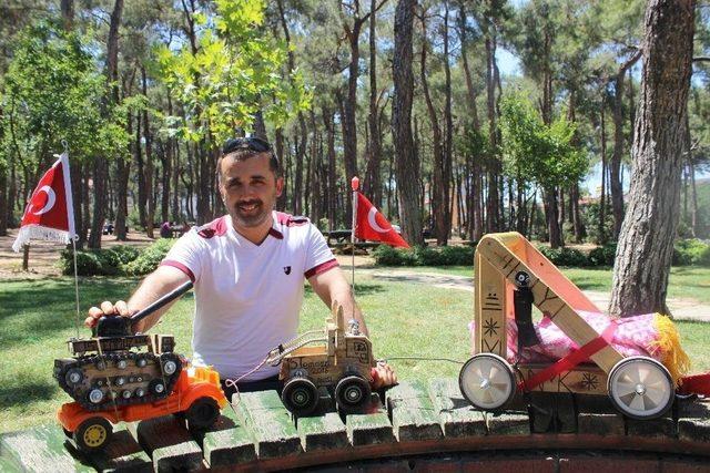 15 Temmuz Anısına &Ccedil;ocuğu İ&ccedil;in Oyuncak Yaptı 2