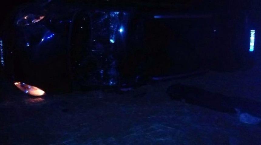 Hafif Ticari Araç Takla Attı: 1 Ölü, 2 Yaralı