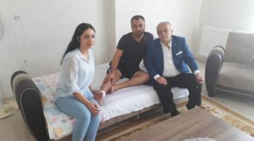 Vali Necati Şent&uuml;rk, Hakkari Gazisi Akif G&uuml;rler&rsquo;i Evinde Ziyaret Etti