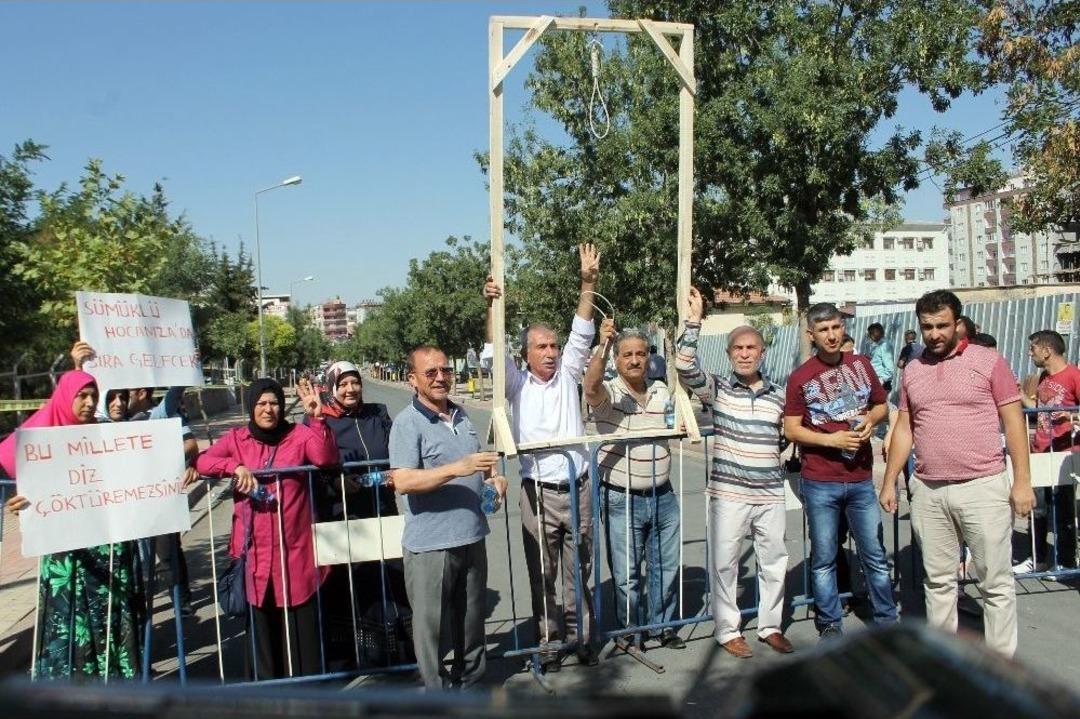 Siirt&rsquo;te Darbeci Askerler Duruşmaya Getirildi