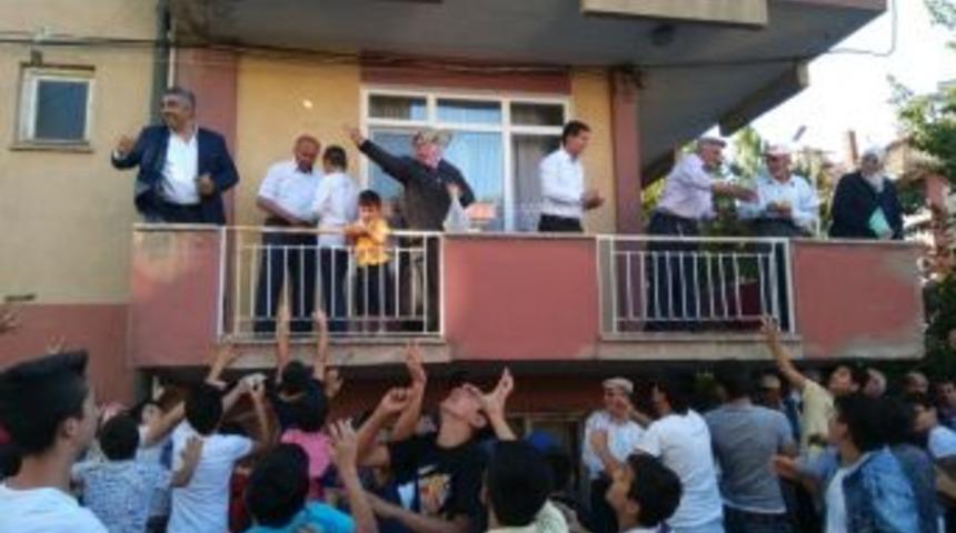 Belediye Başkanı &Ccedil;alışkan, D&uuml;ğ&uuml;nde Dolar Serpti