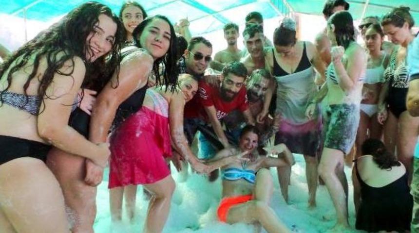 Teknede K&ouml;p&uuml;k Partisi