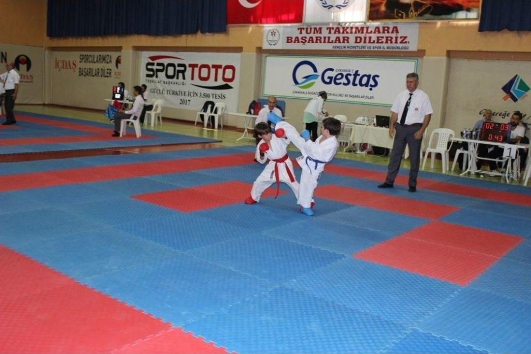 15 Temmuz Şehitleri Ve Gazileri Anma İller Arası Karate Şampiyonası Yapıldı
